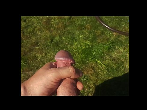 ❤️ Hottie si fa scopare a figa rosa è cums cun un squirt in un giardinu d'estate ️ Video porno à co.porno-negrov.ru ❤