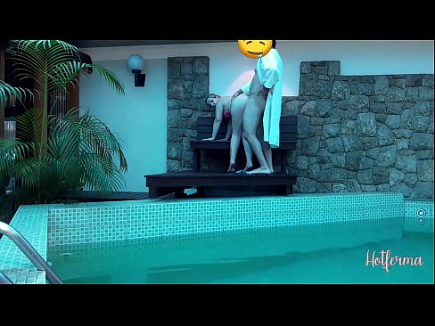 ❤️ Boss invita a cameriera à a piscina, ma ùn pudia resiste à un caldu ️ Video porno à co.porno-negrov.ru ❤